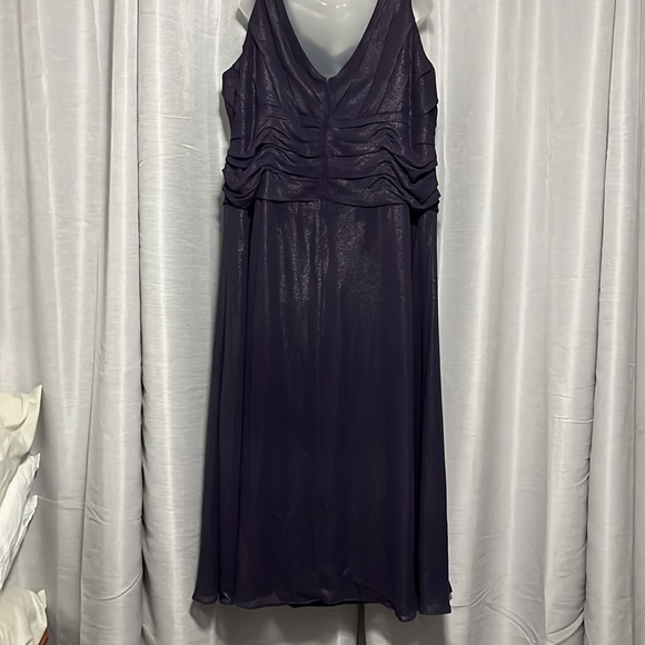 Stunning Evening Dress - Picture 5 of 7